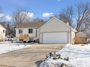 8644 Sycamore Ln N, Maple Grove, MN 55369