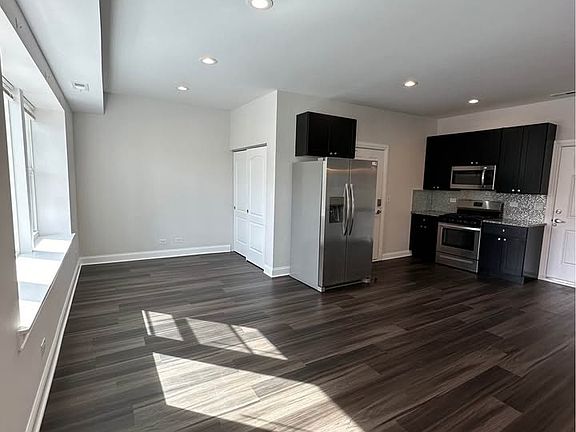 4th image of 4403 N Keeler Ave #2