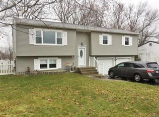 33 Half Hollow Tarn, Monroe, NY 10950