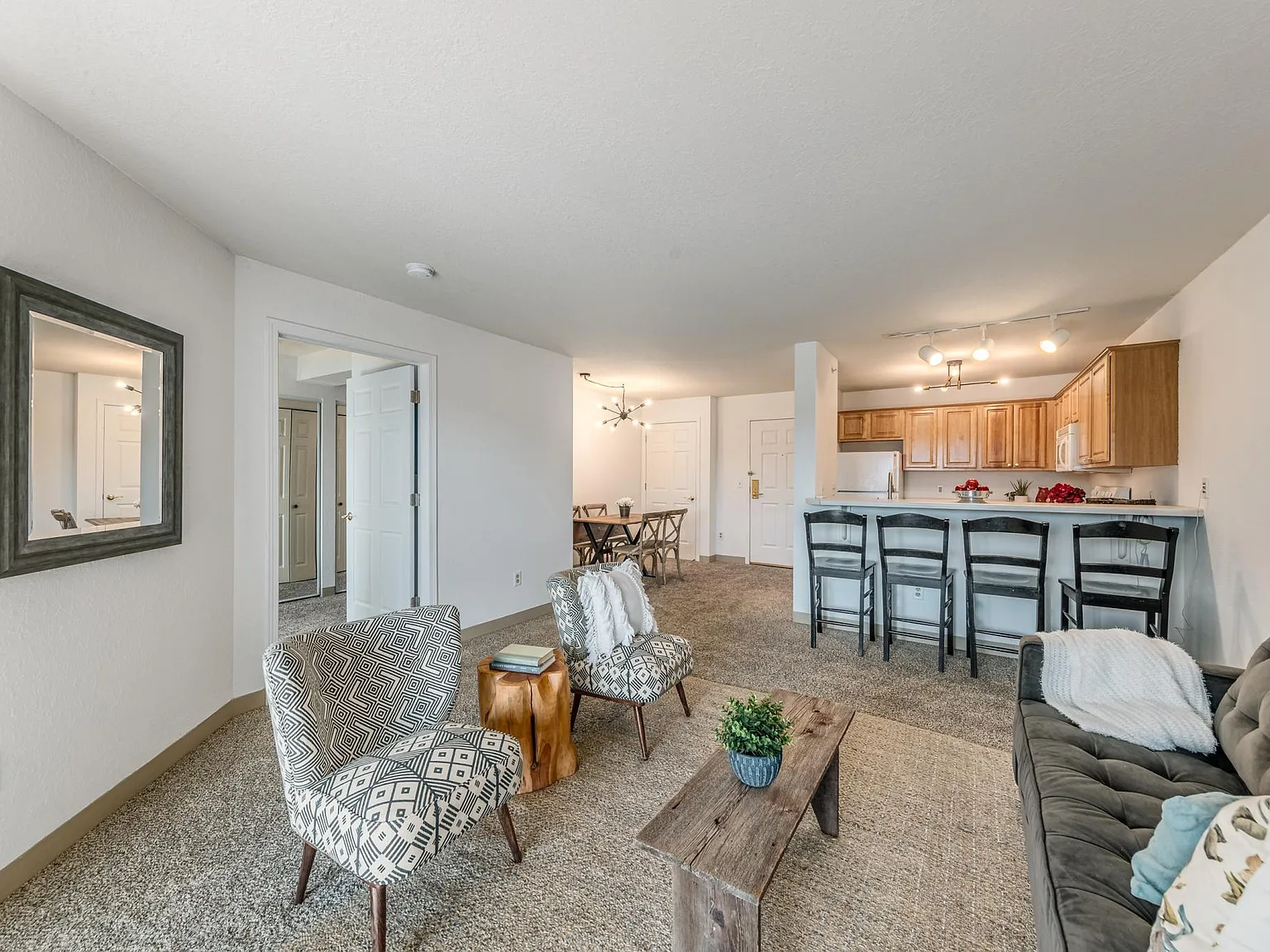 1 bed, 743 sqft, $1,380 — Photo 2