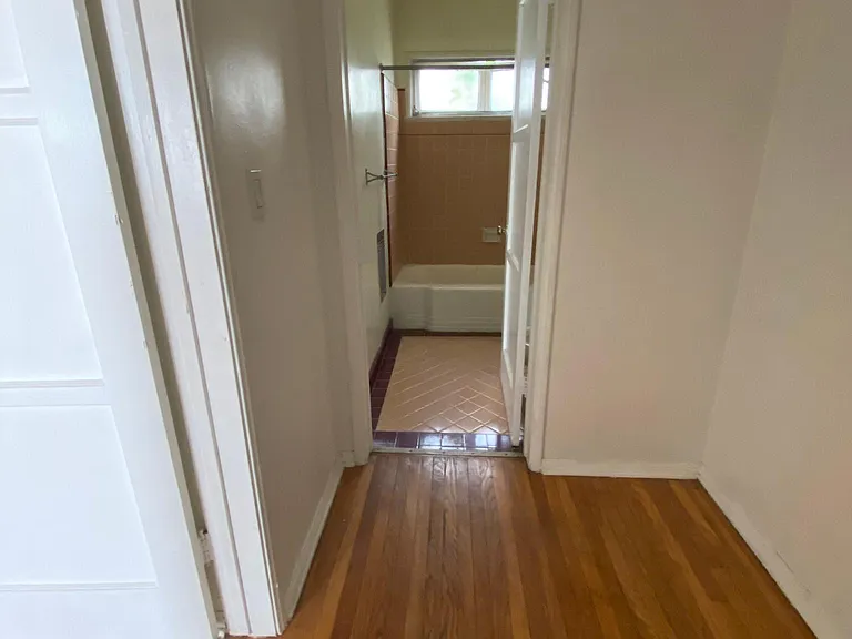 2111 S Bentley Ave #1 — Photo 7
