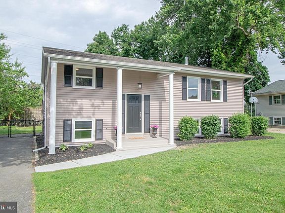 5th image of 185 Scottfield Dr