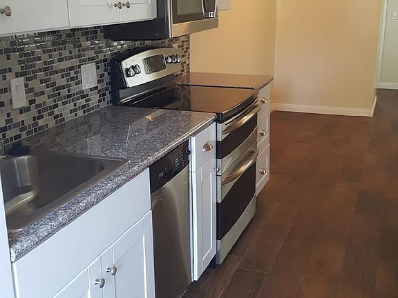 Brand New Custom Built Kitchen with Granite counters, all ne