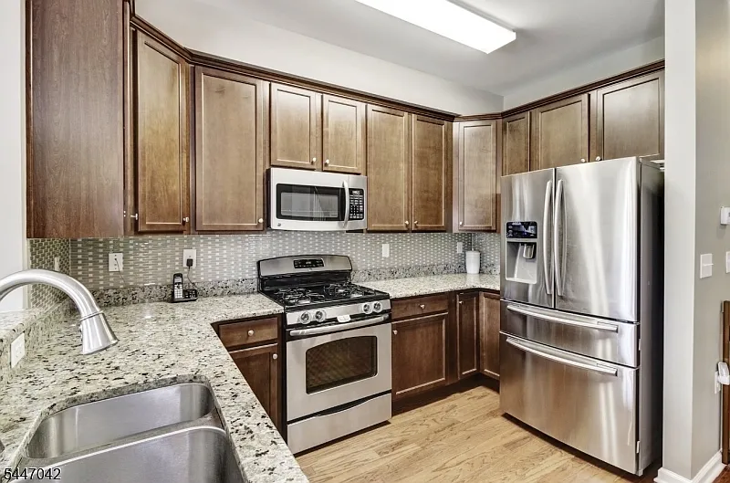 3 bed, 2.5 bath, $3,500 — Photo 3