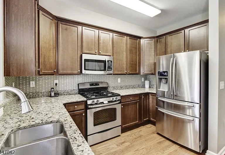 506 Waterview Ct #506 — Photo 3