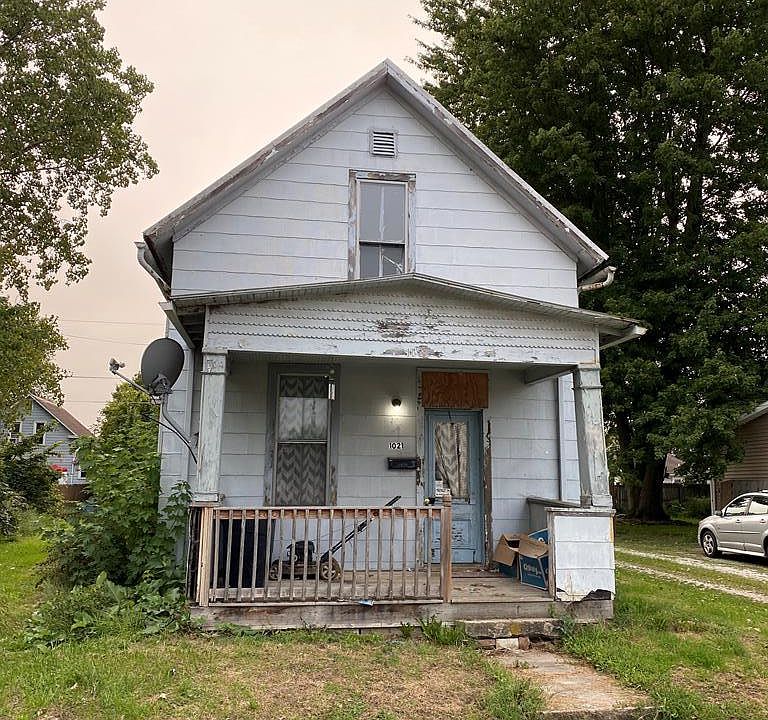 1st image of 1021 Elm St