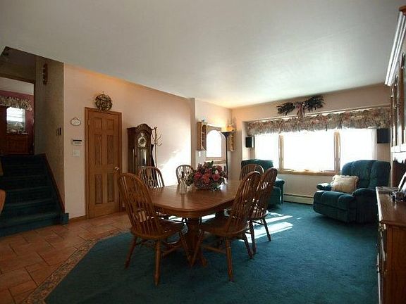 3rd image of 9 Bruce Ln