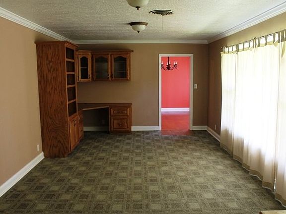 5th image of 805 Holly St