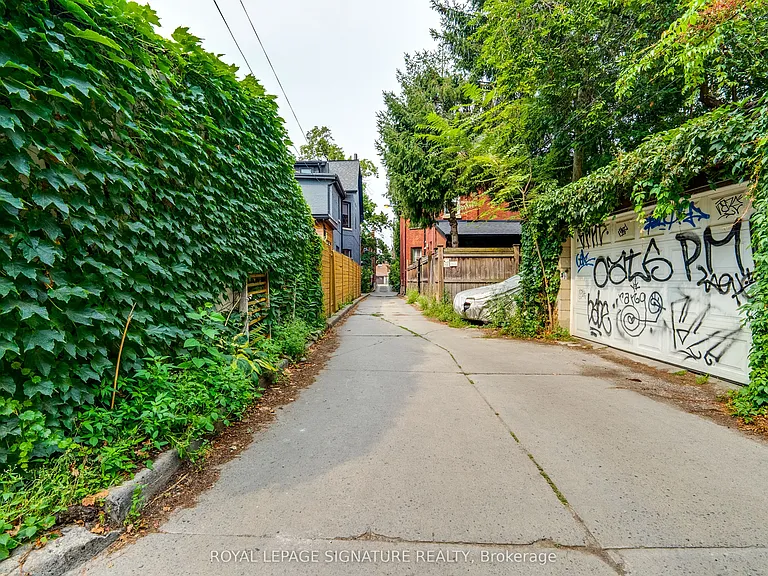390 Palmerston Blvd #LANEWAY — Photo 8