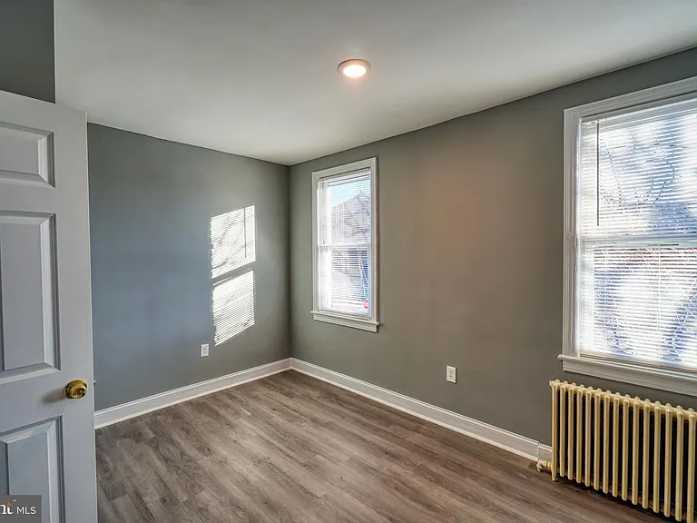 400 Douglas St NE #102 — Photo 11