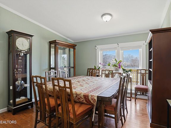 5th image of 1530 Tom McCall Rd