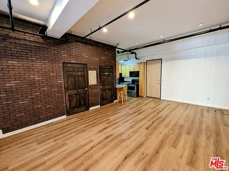 312 W 5th St #1103 — Photo 4