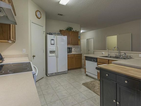 Breakfast Bar is the perfect place to talk to the cook and socialize!