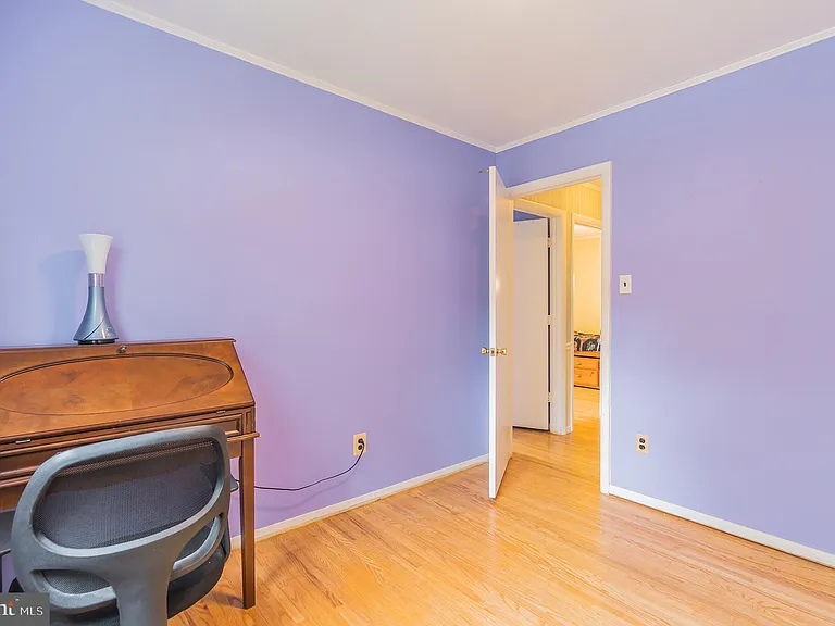 7011 Hadlow Dr — Photo 22