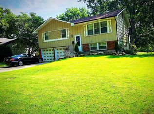 13613 Cambridge Ave, Grandview, MO 64030