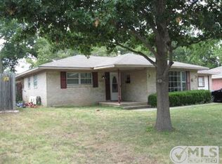 1207 Elmwood St, Gainesville, TX 76240
