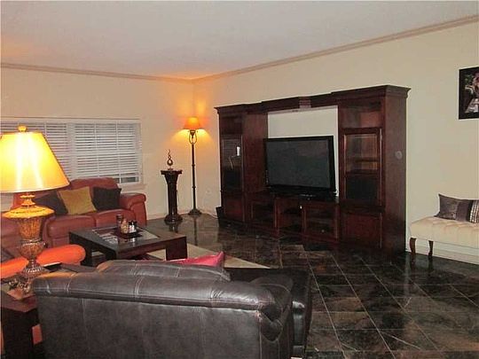 3rd image of 1750 Saint Charles Ave APT 221