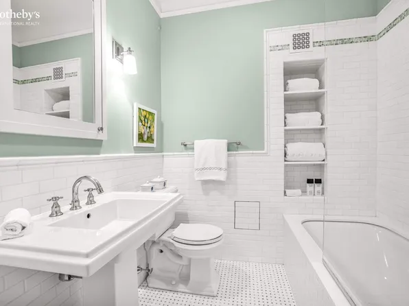 190 Riverside Drive image 17 of 20