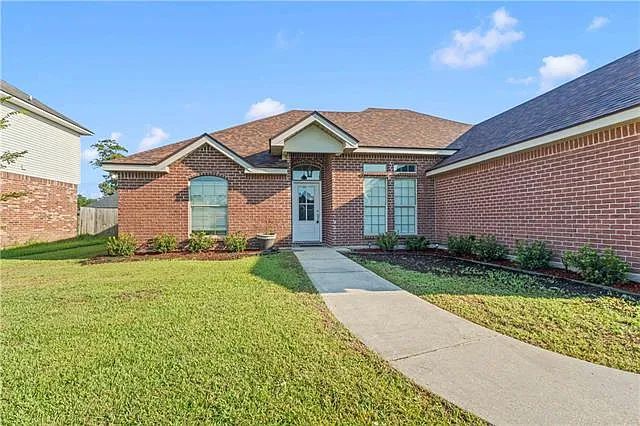3 bed, 2.0 bath, 1650 sqft, $2,000 — Photo 2