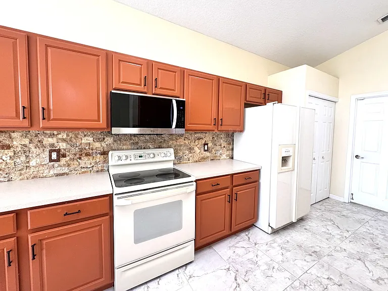 140 Moss Ln — Photo 10