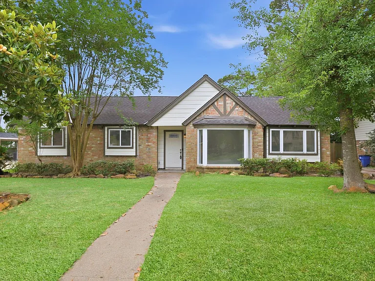15215 Parkville Dr — Photo 4