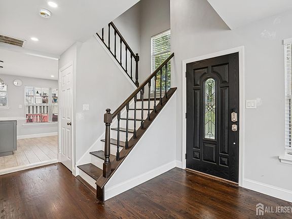 3rd image of 31 Byrnes Ln E