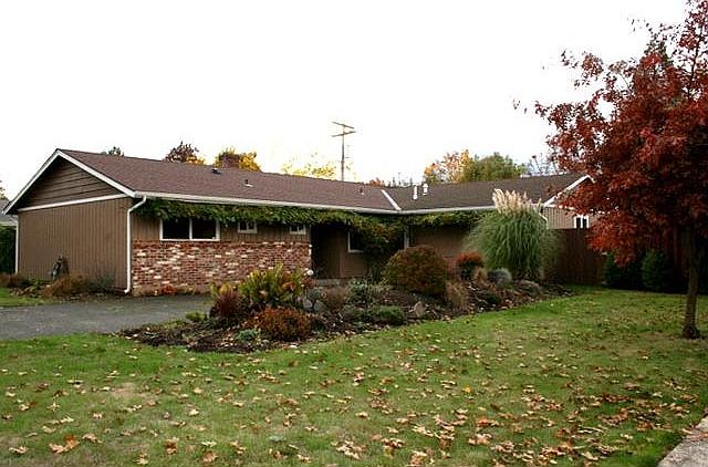 1st image of 4215 NE Thurston Way