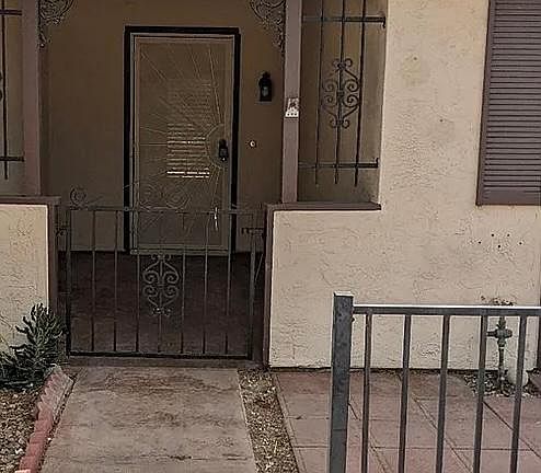 3rd image of 2043 La Mesa Ct