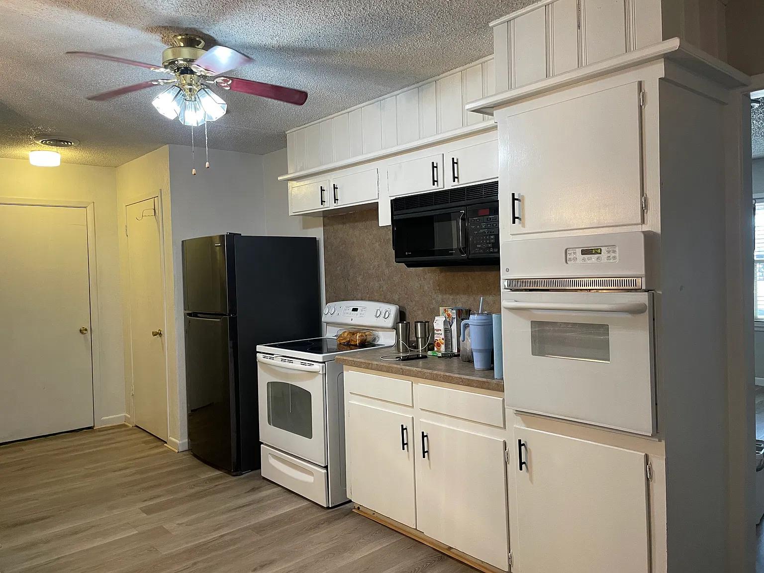 3 bed, 1350 sqft, $130 — Photo 2