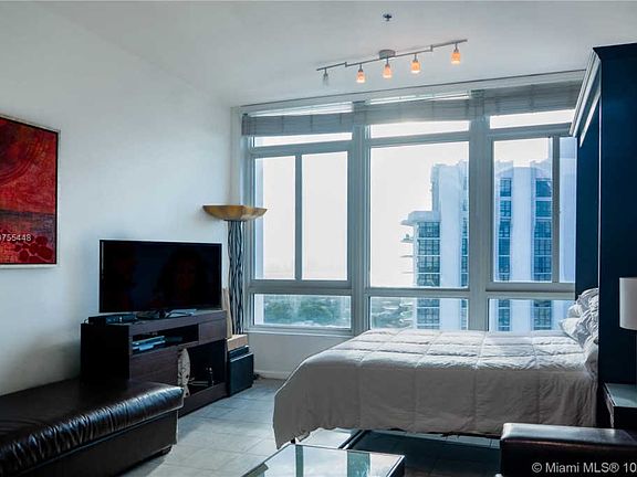 4th image of 5445 Collins Ave #Ts9