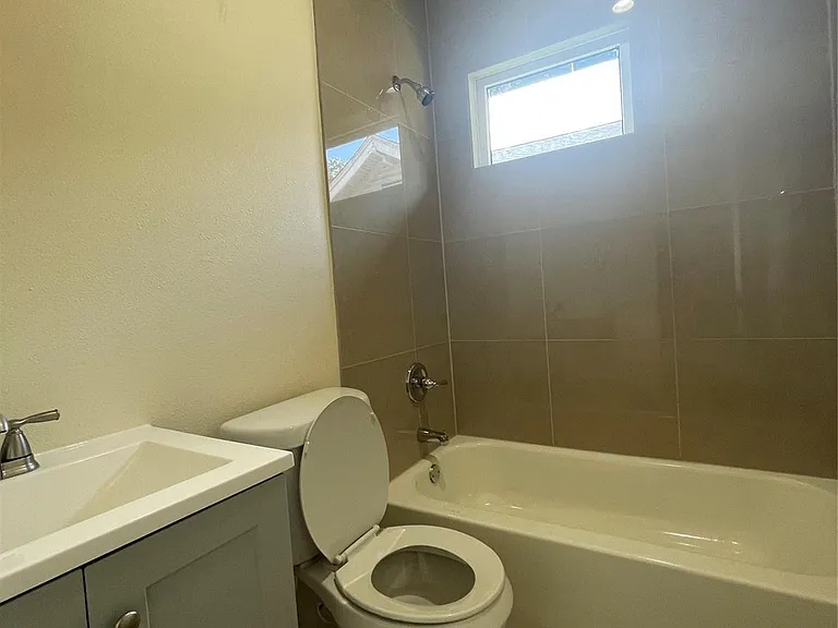 2119 Davis St — Photo 19