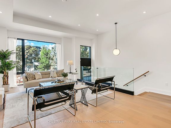 4th image of 1031 Spadina Rd