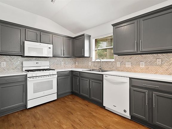 5th image of 1416 Fort Lloyd Pl