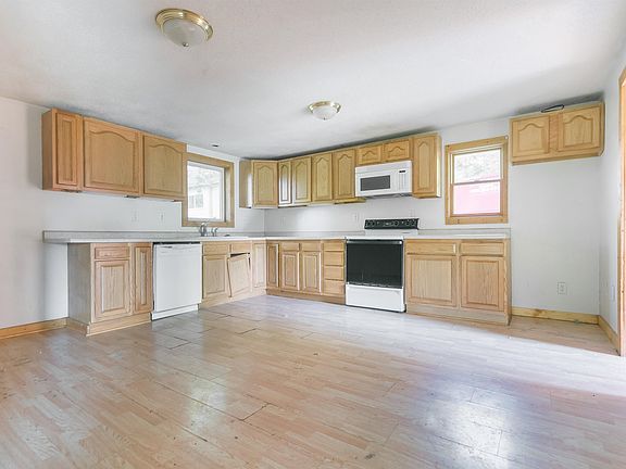5th image of E4098 Little Brook Dr