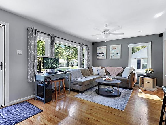 3rd image of 4 Banbury Ct