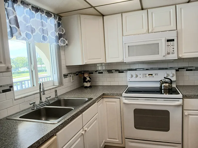 201 Saint Lucie Ln #808 — Photo 4