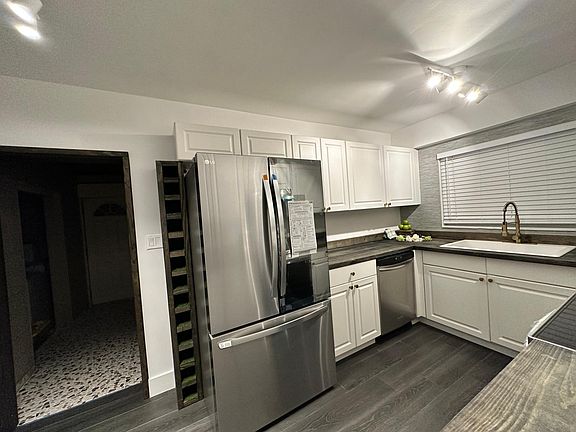 BRAND NEW high end designer appliances by LG

Fridge has ice maker, filtered water dispenser and large capacity!