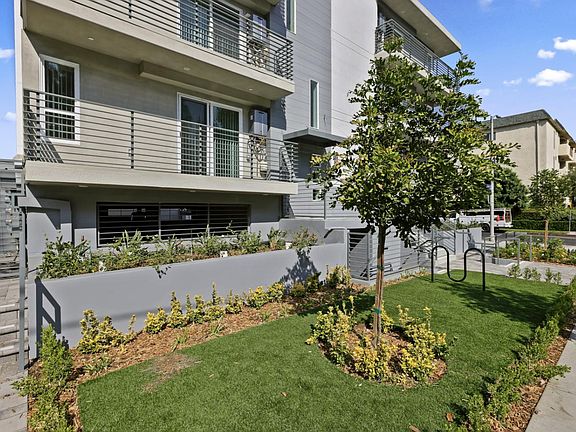 5th image of 5405 Hermitage Ave #404
