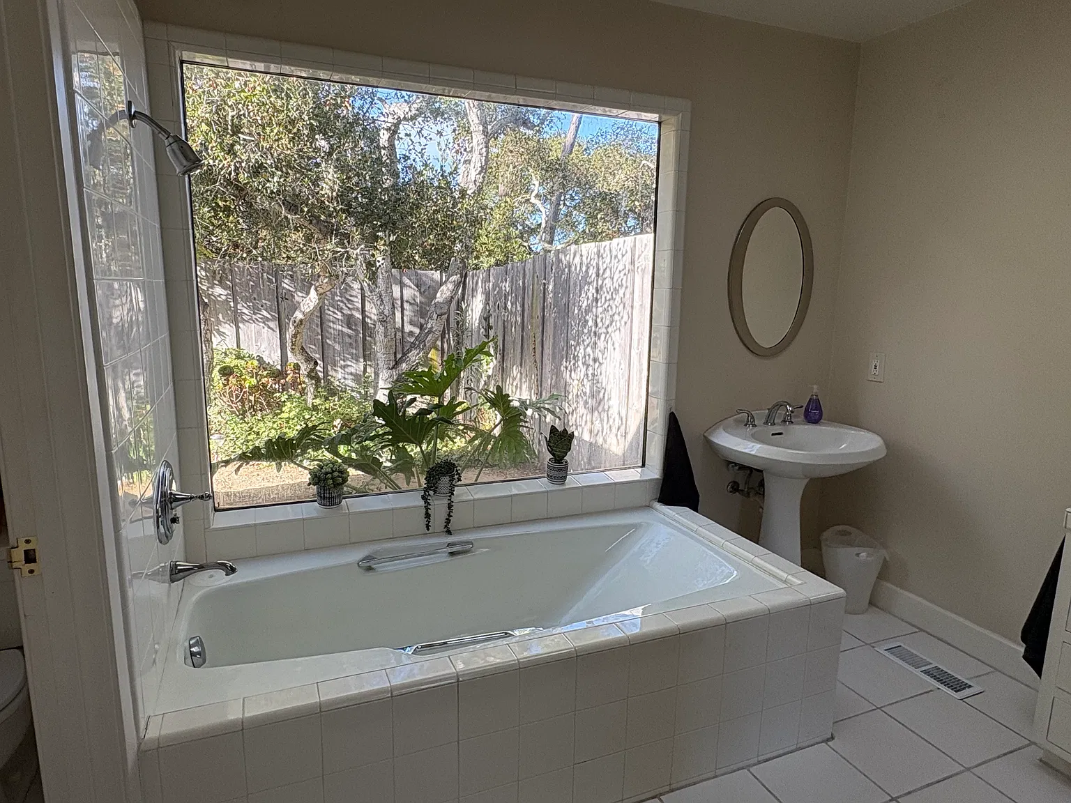 3 bed, 1912 sqft, $2,250 — Photo 2