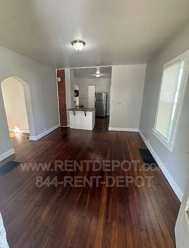 2 bed, 1.0 bath, 700 sqft, $925 — Photo 2