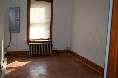 4th image of 185 W Spotswood Ave #A