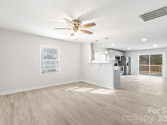 4th image of 3076 Lightview Ln