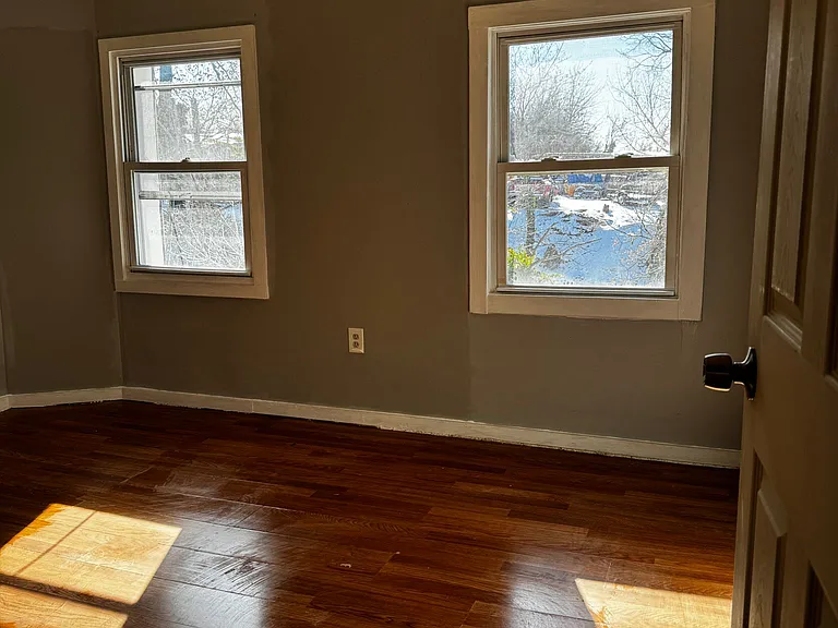 126 W Elm St — Photo 9