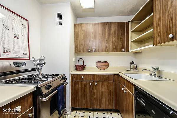 Sold by Sotheby's International Realty | media 9