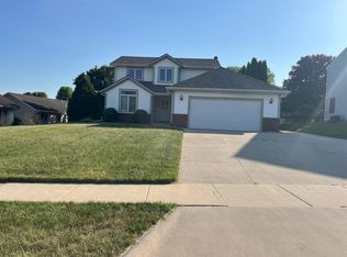 241 Quail CIRCLE, West Bend, WI 53095
