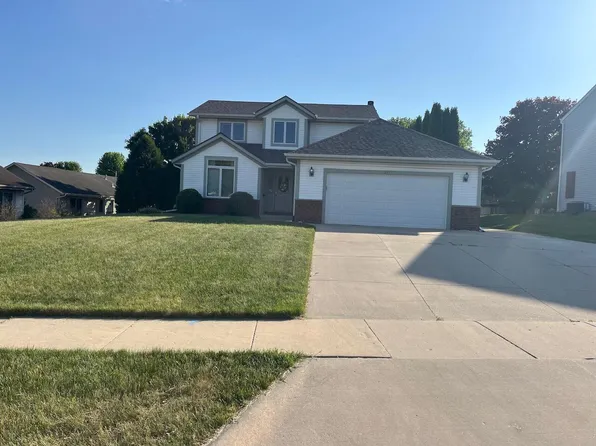 241 Quail CIRCLE, West Bend, WI 53095