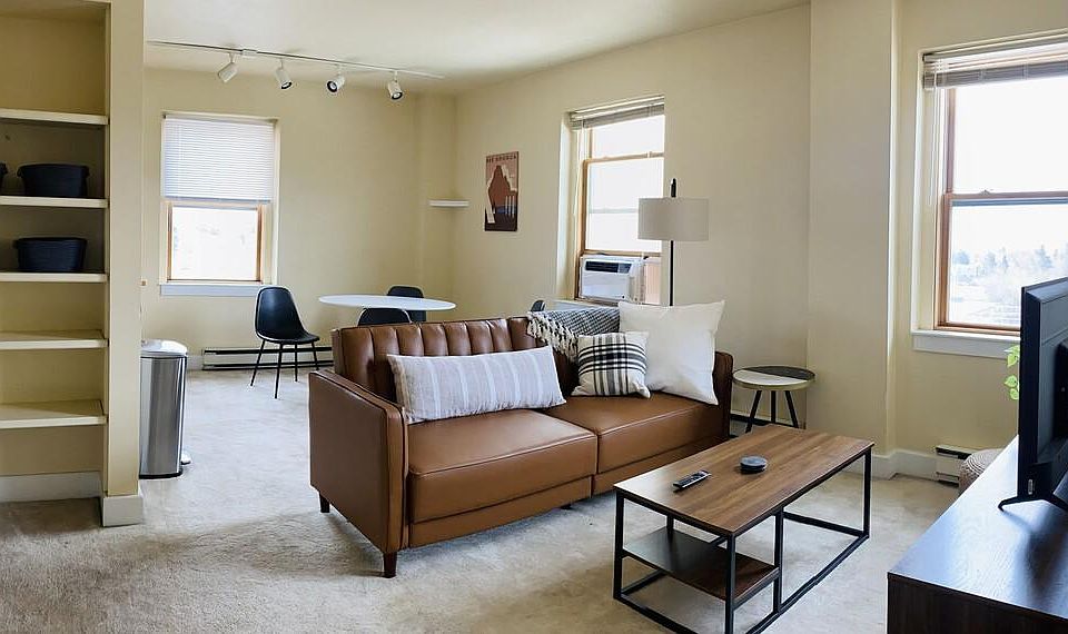 Living room (not furnished)