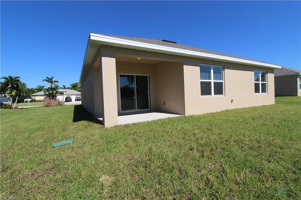2129 Se 10th Pl — Photo 1
