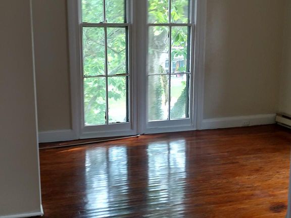 3rd image of 102 Kidwell Ave APT 3