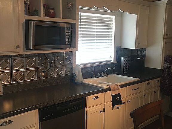 5th image of 233 E Lerille St